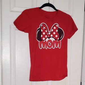 Disney "Mom" T-shirt Size 7/9 Medium